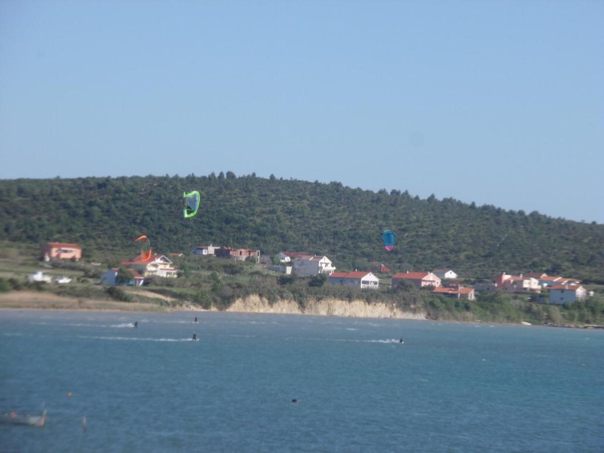 Apartmani Mirko Ljubac Ražanac Buitenkant foto