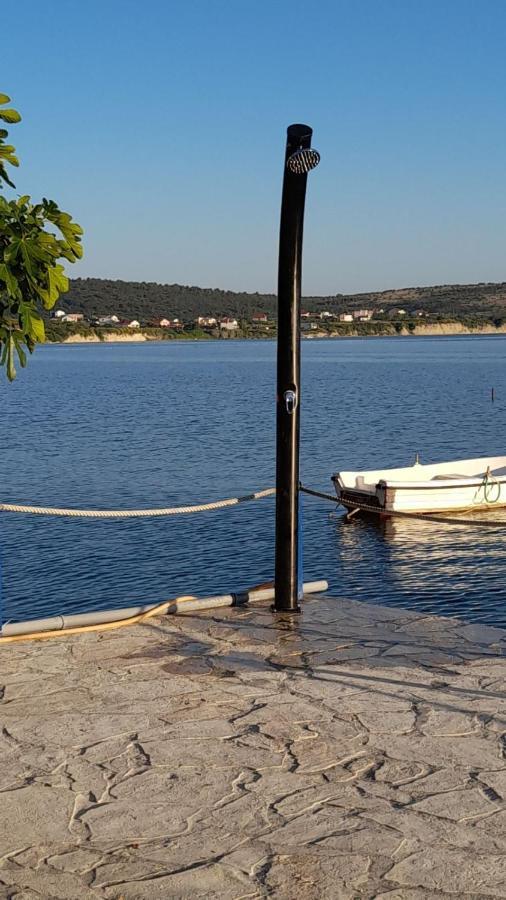 Apartmani Mirko Ljubac Ražanac Buitenkant foto