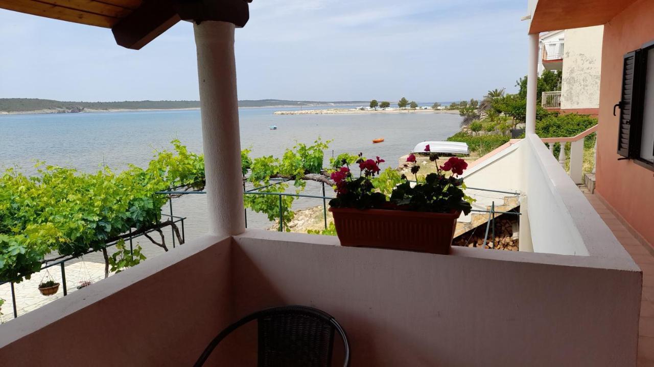 Apartmani Mirko Ljubac Ražanac Buitenkant foto